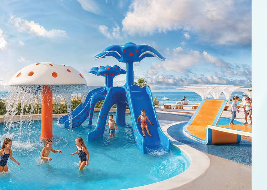 Kids splash pool at Breez