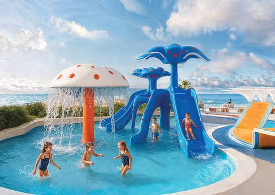Kids' splash pool